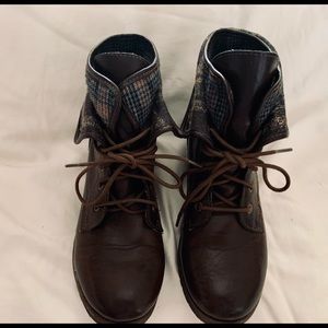 Lace Up Ankle Boot size 8.5/9